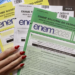 O Ministério da Educação anunciou que os resultados do Enem 2025 serão divulgados em 16 de janeiro. As notas podem ser usadas no Sisu, Prouni e Fies para acesso ao ensino superior.