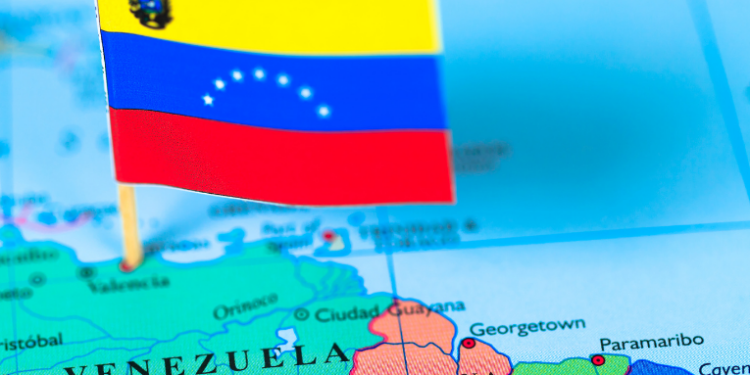Trump afirma que petróleo venezuelano será explorado sob controle dos Estados Unidos