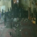 Vídeo mostra vandalização de mesquita durante protestos no Irã. Autoridades relatam incêndios, ataques a prédios públicos e mortes; governo aponta influência estrangeira.