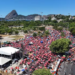 O carnaval de rua do Rio de Janeiro em 2026 contará com 803 blocos inscritos, recorde histórico. O Centro concentra 135 desfiles, enquanto megablocos como Bola Preta, Fervo da Lud e Bloco da Anitta animarão foliões entre 17 de janeiro e 22 de fevereiro.