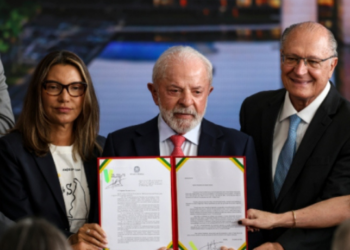 Presidente Lula veta o PL da Dosimetria, que modificava critérios de cálculo de penas de condenados por ataques de 8 de janeiro de 2023. Congresso analisará veto.