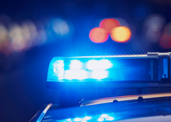 Três policiais militares foram atropelados na Avenida Ayrton Senna, na Barra da Tijuca, enquanto realizavam abordagem a motorista suspeito de embriaguez. Motorista do veículo envolvido teria dormido ao volante.