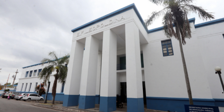 Mais de 1.000 vagas: Prefeitura de Campos lança concurso para magistério