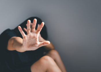 Durante o recesso do Judiciário no Rio de Janeiro, 47% das demandas do plantão judicial foram relacionadas a medidas protetivas para mulheres vítimas de violência doméstica, destacando a urgência de respostas rápidas e efetivas.