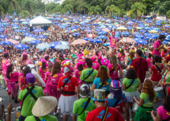 Riotur divulga lista de 15 mil ambulantes sorteados para o Carnaval de Rua do Rio de Janeiro 2026. Serão 465 desfiles em todas as regiões da cidade, incluindo 10 megablocos no Centro.
