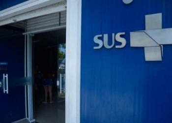 O Ministério da Saúde anunciou aumento de 92% nas bolsas de residência em saúde para 2026, com 3.483 novas vagas em 110 especialidades, reforçando a qualificação de profissionais e o atendimento à população.