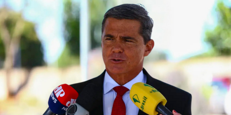 STF autoriza general Mário Fernandes, condenado por golpe de 2022, a trabalhar em atividades intelectuais no Exército enquanto cumpre pena no Comando Militar do Planalto.