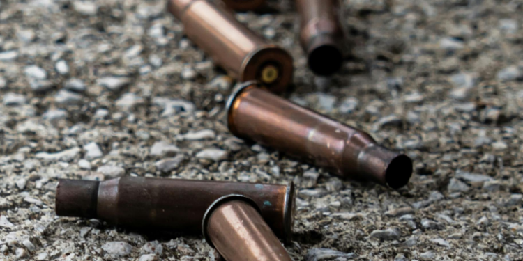 Em 2025, hospitais municipais do Rio registraram 1.836 atendimentos a vítimas de armas de fogo, aumento de 66% em relação a 2024. Jovens adultos são os mais afetados, mas crianças e idosos também registraram crescimento expressivo.