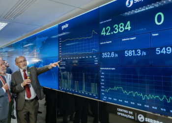Governo federal lança Plataforma Digital da Reforma Tributária para simplificar impostos, monitorar tributos em tempo real e preparar implementação completa em 2027.