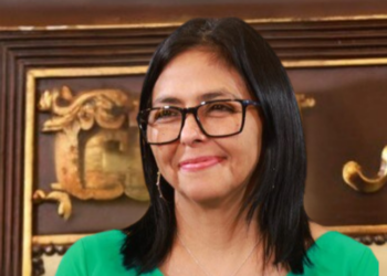 Governo interino da Venezuela com Delcy Rodríguez começa em meio a tensões