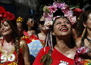 Carnaval de Rua do Rio começa neste fim de semana com mais de 460 desfiles e expectativa de 6 milhões de foliões até fevereiro.