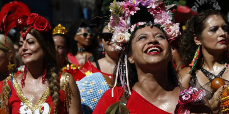 Carnaval de Rua do Rio começa neste fim de semana com mais de 460 desfiles e expectativa de 6 milhões de foliões até fevereiro.