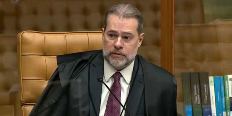 Comissão não se reúne pela segunda semana seguida e paralisa requerimentos ligados ao caso Master e a familiares de ministros do STF.