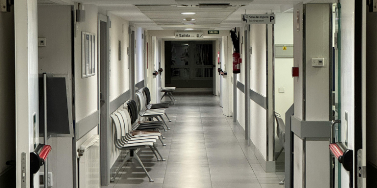 Projeto Saúde em Nossas Mãos reduz em 26% infecções em UTIs do SUS e gera economia superior a R$ 150 milhões com prevenção hospitalar.