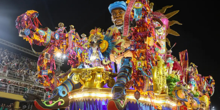 Carnaval 2026 no Rio terá R$ 40 milhões do governo estadual para escolas do Grupo Especial. Investimento fortalece a cultura, gera empregos e deve movimentar mais de R$ 5,7 bilhões na economia.