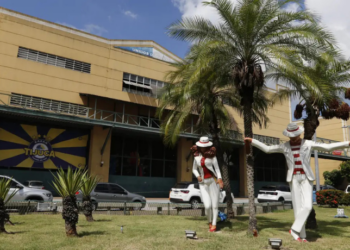 A Unidos da Tijuca inaugura quadra de samba reformada com investimento de R$ 13,5 milhões na Gamboa. Espaço terá infraestrutura completa e funcionará o ano inteiro, fortalecendo a cultura e o turismo no Rio de Janeiro.
