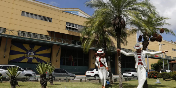 A Unidos da Tijuca inaugura quadra de samba reformada com investimento de R$ 13,5 milhões na Gamboa. Espaço terá infraestrutura completa e funcionará o ano inteiro, fortalecendo a cultura e o turismo no Rio de Janeiro.
