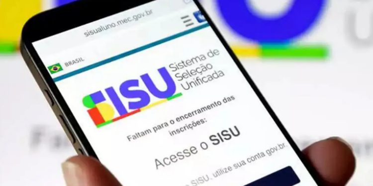 Estudantes aprovados na chamada regular do Sisu 2026 podem conferir resultados pelo Portal do Gov.br. Lista de espera para vagas remanescentes vai até 2 de fevereiro.