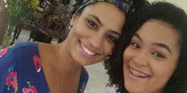 Luyara Franco, filha de Marielle Franco, em evento de homenagem à memória da mãe e em atividade pública recente, mostrando sua atuação na continuidade do legado de direitos humanos deixado por Marielle.
