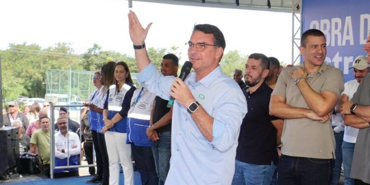 Vídeo com IA e adesivos de Carnaval motivam denúncia eleitoral contra senador.