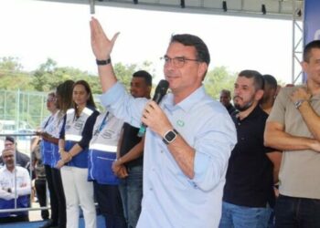 Vídeo com IA e adesivos de Carnaval motivam denúncia eleitoral contra senador.