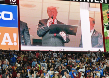 aias intensas marcam discurso de Donald Trump diante de plateia dividida