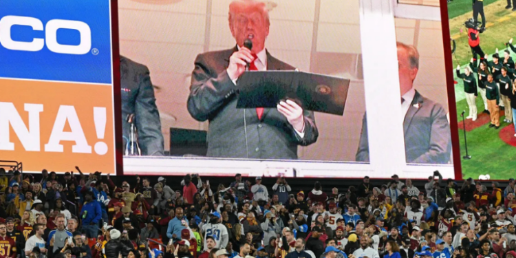 aias intensas marcam discurso de Donald Trump diante de plateia dividida
