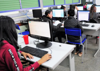 Cerca de 68,7% das escolas públicas do Brasil têm internet adequada para atividades pedagógicas, segundo balanço do Programa Escolas Conectadas do MEC e MCom.
