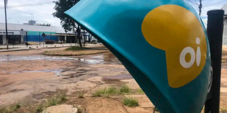 Os últimos orelhões do Brasil serão desativados até 2028. Anatel garante manutenção mínima em áreas sem 4G, enquanto operadoras investem em infraestrutura de telecomunicações.