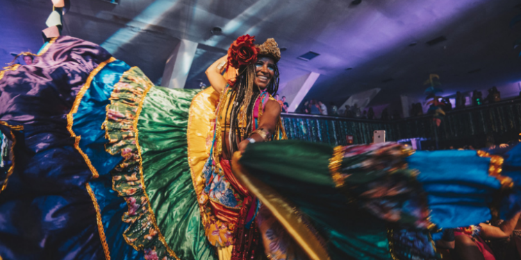 A 7ª edição da CasaBloco acontece no Rio de Janeiro de 23 a 31 de janeiro de 2026, com shows de Alcione, Sarajane, Samuel Rosa e Lenine. Saiba tudo sobre a programação de música, oficinas, feiras e bailes.