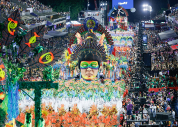 Escolas de samba da Série Ouro realizam ato na Riotur contra credenciamento do Carnaval 2026. Entidade critica elitização e pede revisão de contratos para acesso igualitário de trabalhadores do samba.