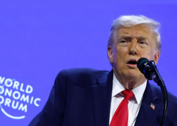 Processo judicial intensifica tensão entre administração Trump e universidades americanas.