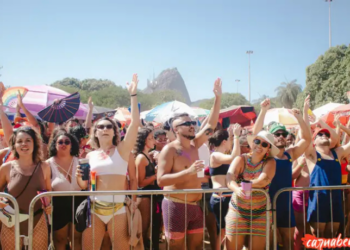 Carnaval de rua do Rio de Janeiro em 2026 reúne blocos LGBTQIA+ e coletivos diversos, promovendo música, arte, inclusão, sustentabilidade e cidadania.