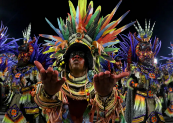 Rio de Janeiro é o destino brasileiro mais buscado para o Carnaval, segundo a Booking.com, impulsionado por praias, cultura e forte crescimento do turismo nacional e internacional.