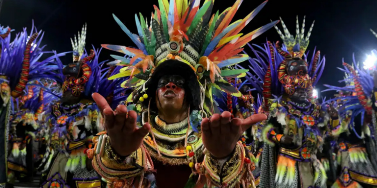 Rio de Janeiro é o destino brasileiro mais buscado para o Carnaval, segundo a Booking.com, impulsionado por praias, cultura e forte crescimento do turismo nacional e internacional.