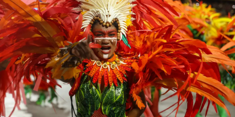 O Carnaval do Rio de 2026 terá enredos biográficos em oito escolas do Grupo Especial, celebrando artistas, líderes históricos e a cultura negra em desfiles de três dias.