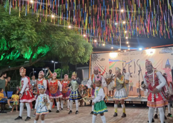 Dia de Reis é celebrado em 6 de janeiro com Folias de Reis em todo o Brasil, reunindo música, religiosidade e manifestações culturais reconhecidas como patrimônio.