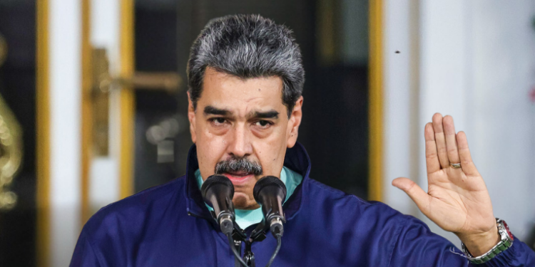 EUA alteram denúncia contra Nicolás Maduro e deixam de apontá-lo como líder do Cartel de Los Soles, focando agora em corrupção e narcotráfico.