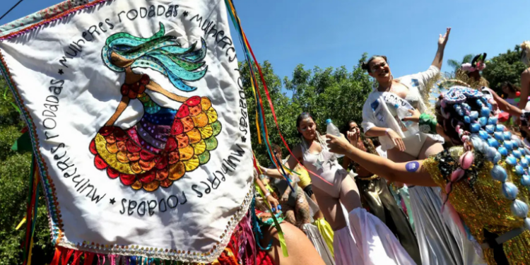 Antes do carnaval oficial, o Rio de Janeiro recebe mais de 70 blocos de rua, programação infantil e fan fest em Copacabana, movimentando bairros e o Centro da cidade.