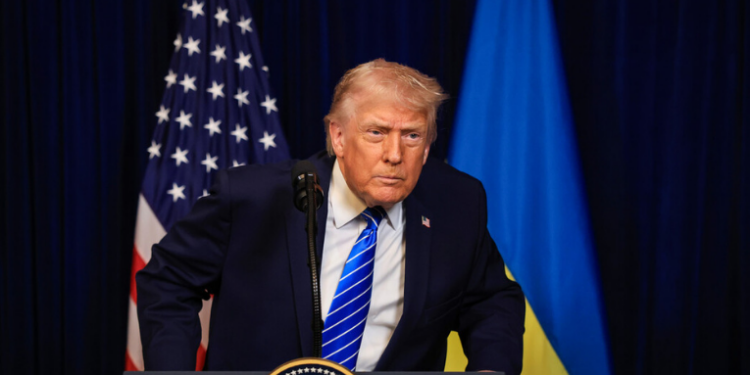 Itália e Eslovênia anunciam que não participarão do Conselho da Paz de Donald Trump, levantando dúvidas sobre a viabilidade da proposta.