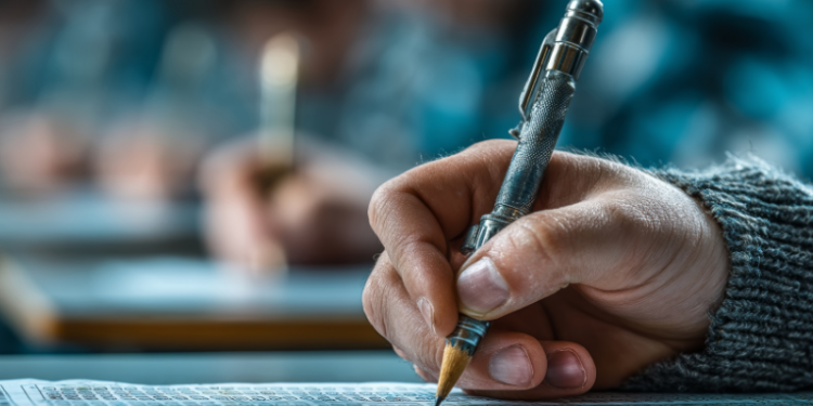 Concurso ALEMS 2026 abre 80 vagas imediatas e cadastro reserva para Analista e Técnico Legislativo. Salário inicial de R$ 4.912,20. Inscreva-se até 2 de fevereiro.