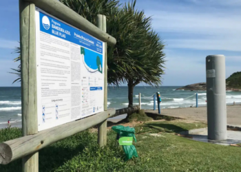 O Brasil conta com 50 praias e 10 marinas certificadas com o selo Bandeira Azul na temporada 2025/2026, destacando Santa Catarina e Rio de Janeiro como líderes em turismo sustentável.