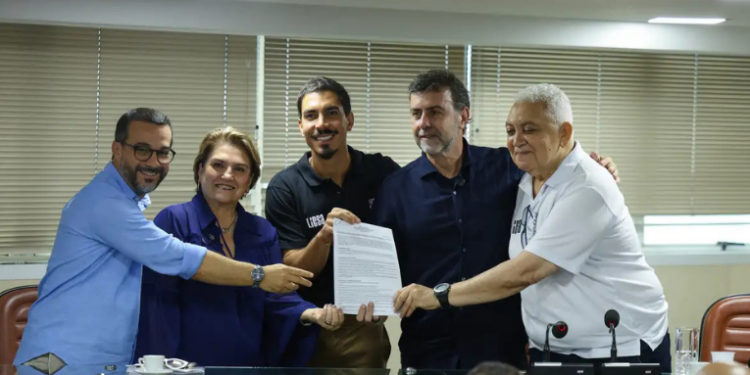 O governo federal anunciou investimento de R$ 12 milhões na Liesa, com repasse de R$ 1 milhão para cada escola de samba do Rio. A medida visa apoiar os desfiles e fortalecer o turismo e a cultura brasileira.