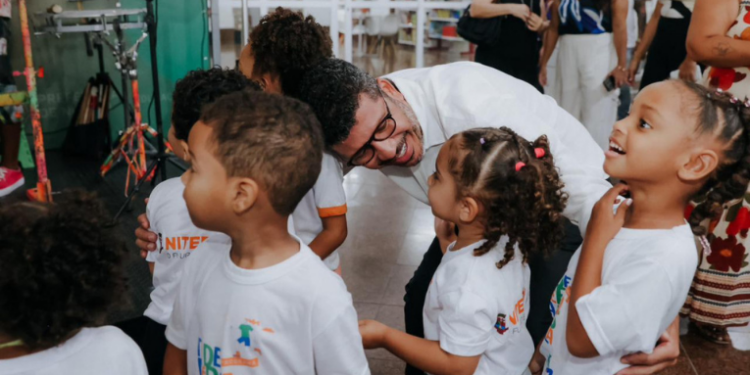 O programa Tô de Férias na Escola em Niterói oferece até 30 de janeiro atividades educativas, culturais e esportivas para crianças da rede municipal, com participação de 14 unidades escolares e centros de formação.