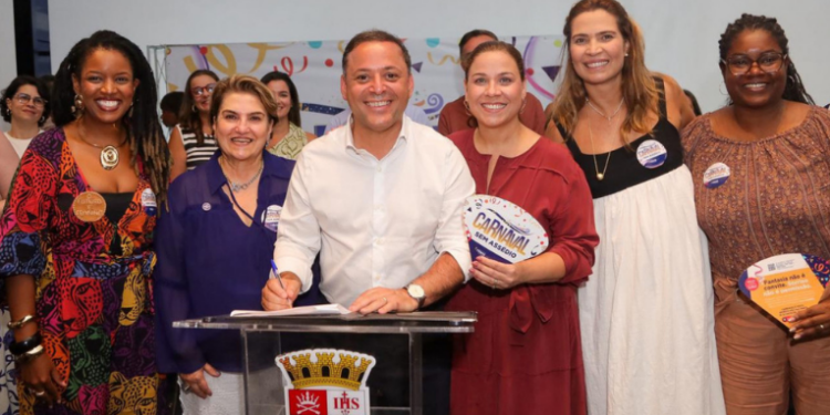 Niterói lança a edição 2026 do programa Niterói por Elas e a campanha Carnaval sem assédio para proteger mulheres. Iniciativa reforça combate à violência de gênero com ações municipais e nacionais.