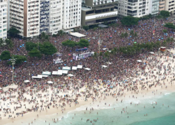Carnaval Fan Fest começa no Rio de Janeiro com shows gratuitos, bateria com 1,2 mil ritmistas e programação cultural até fevereiro em Copacabana.