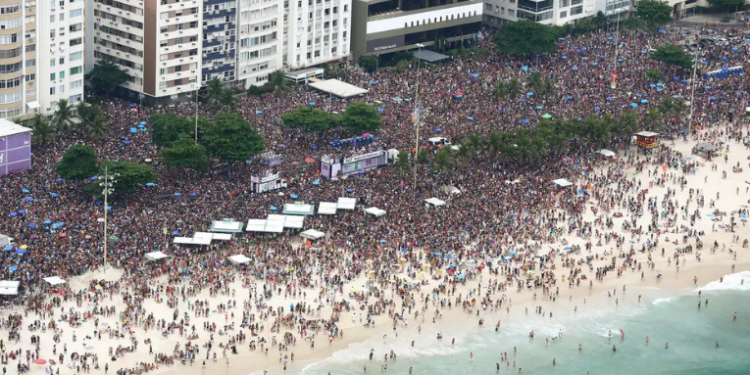 Carnaval Fan Fest começa no Rio de Janeiro com shows gratuitos, bateria com 1,2 mil ritmistas e programação cultural até fevereiro em Copacabana.