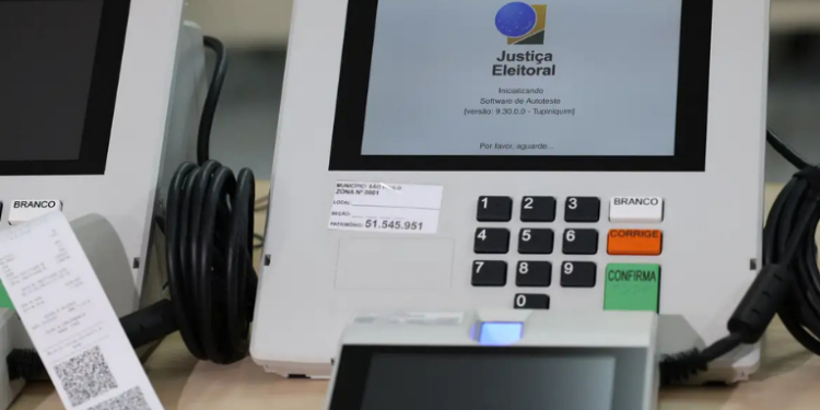 O TSE inicia consulta pública sobre regras das Eleições 2026, com 12 minutas de resoluções sobre pré-campanha, financiamento, uso de redes sociais e inteligência artificial.