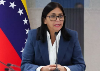 O Brasil reconheceu Delcy Rodríguez como presidente interina da Venezuela após a captura de Nicolás Maduro, em meio à crise diplomática provocada pela ofensiva militar dos EUA.