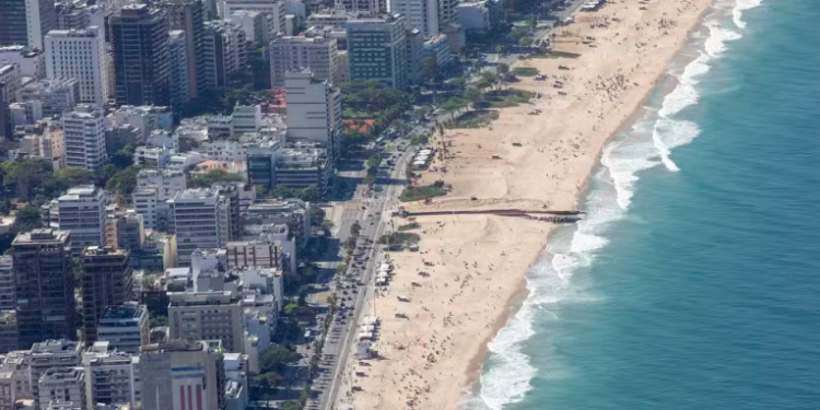 Inadimplência de aluguel no Rio de Janeiro cai para 4,74% em novembro, segundo Índice Superlógica, mas segue acima da média nacional.